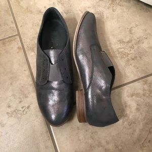 Silver/gray dress shoes- like new!